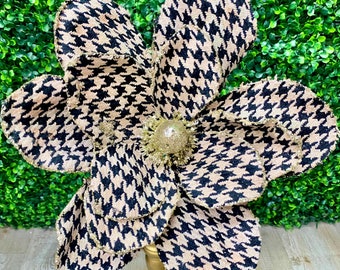 Houndstooth Magnolia Stem ~ 22 Inch