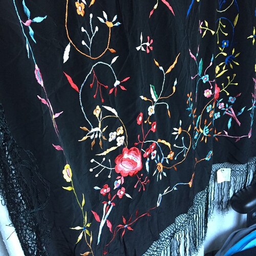Vtg Spain hand shops embroidered piano shawl satin fringe large