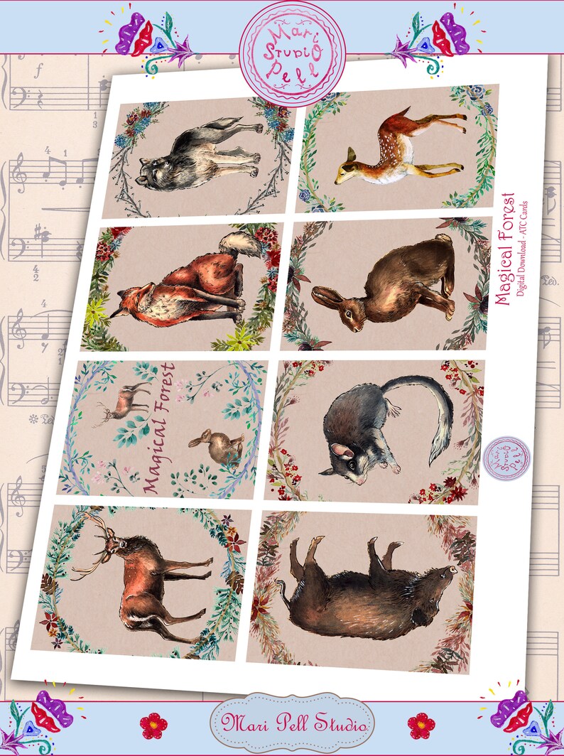 Op de afbeelding: Acht digitale downloadkaarten met aquarel illustraties van bosdieren in kransen. De dieren omvatten een wolf, een hert, een vos, een konijn, een eekhoorn, een konijn, een hert en een everzwijn. De tekst "Magical Forest" staat op twee van de kaarten.