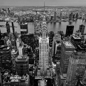 El edificio Chrysler visto desde la cima en blanco y negro, Nueva York. Ciudad de Nueva York