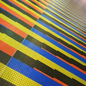 Cromointerferencia de color aditivo, Cruz Diez. Caracas - Venezuela