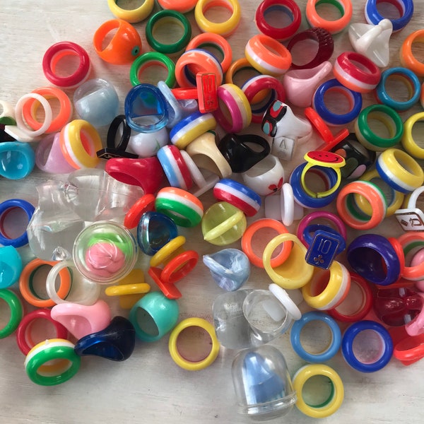 3pcs. Vintage gumball prize rings. Fun mix of toy rings from the 1970s. Deadstock-jewelry, Retro rings. New, old-stock rings.  Playing cards