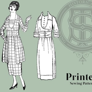 Könnte beinhalten: Ein Vintage-Schnittmuster für ein Kleid mit einem karierten Rock und einer weißen Bluse. Das Schnittmuster ist auf Papier gedruckt und enthält Anweisungen zum Nähen des Kleides. Das Schnittmuster trägt den Titel "Gedrucktes Schnittmuster" und stammt von "Historischen Schnittmustern".