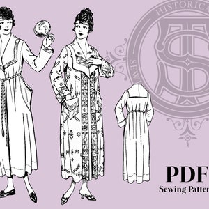 Könnte beinhalten: Schwarz-Weiß-Illustration von Vintage-Damenroben. Eine Robe ist schlicht, eine andere hat gemusterte Details. Das Bild enthält eine Rückansicht einer Robe und den Text "PDF Sewing Pattern" mit einem kreisförmigen Logo mit der Aufschrift "Historical Sewing Patterns".