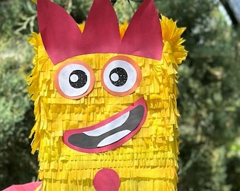 Pinhata Numberblocks, Pinhata Número 3 Amarela, Inspirada em Numberblocks, 45,7 cm de altura, 10,2 cm de largura