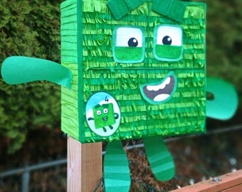 ピニャータ ナンバーブロックス、ナンバー4 ピニャータ グリーン、高さ15.5インチ、幅15.5インチ、奥行き8インチ