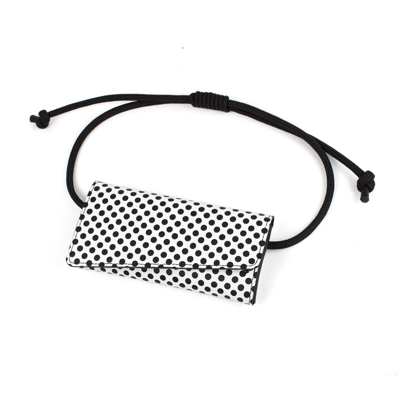 Bolso de diseño, bolso de festival de cuero blanco y negro, paquete de cintura de malla, bolso pequeño con asa de cuerda, bolso de nudo de cuero genuino reciclado imagen 2