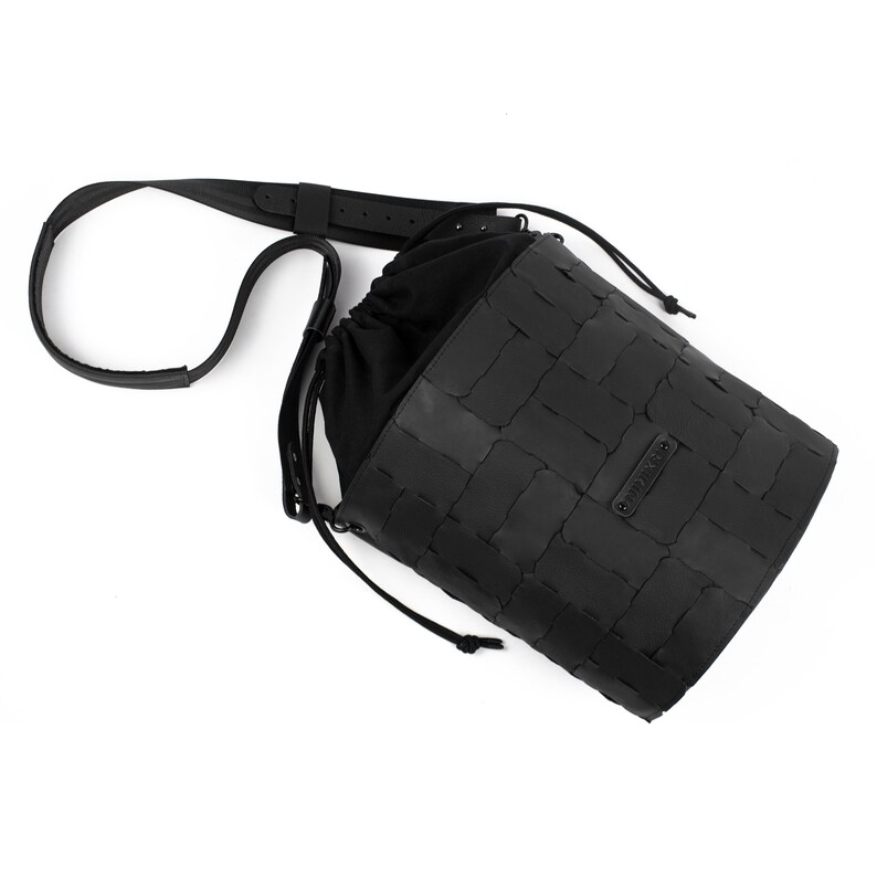 Bolsa de cubo de diseño / bolsa de cuerpo cruzado de cuero genuino / cuero reciclado y tote de lona / forro desmontable / correa ajustable del cinturón de seguridad imagen 8