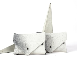 Tarjetero de piel auténtica / monedero / billetera de diseñador / bolsa personalizada minimalista en blanco y negro