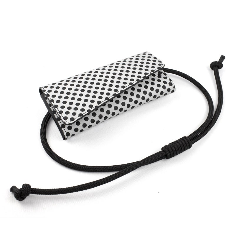 Bolso de diseño, bolso de festival de cuero blanco y negro, paquete de cintura de malla, bolso pequeño con asa de cuerda, bolso de nudo de cuero genuino reciclado imagen 1