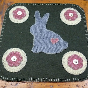 Sweet Bunny Penny Folk Art Penny Rug by Just Pennies by Linda - Pattern