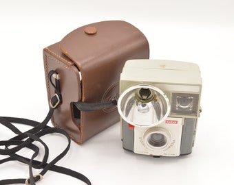 Vintage Brownie starluxe Camera in its original brown leather case