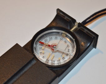 Swiss compass from 1943 Recta retractable with mirror