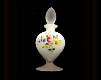 Vintage witte triplex omhulde glazen parfumfles West-Duitsland geëmailleerd bloemen