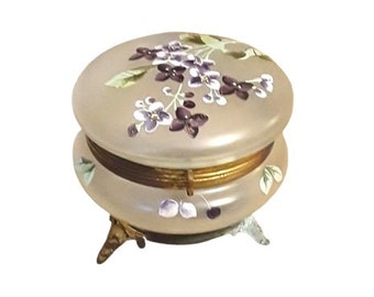 Antike Juwel Schatulle Victorian Boho Glas emaillierte Flieder Vintage Puff Puderkasten Eitelkeit Boudoir Schatulle