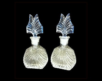 Antieke Paden City paar parfumflesjes Art Deco jaren 1930 helder glas gevleugelde blauwe glazen stoppers