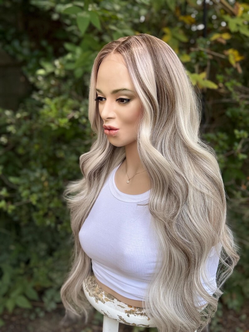 IJsblonde rokerige balayage-pruik met kant, lang haar, gezichtskaderlagen, mengsel van echt haar, 24-26 inch afbeelding 3