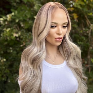 IJsblonde rokerige balayage-pruik met kant, lang haar, gezichtskaderlagen, mengsel van echt haar, 24-26 inch afbeelding 5