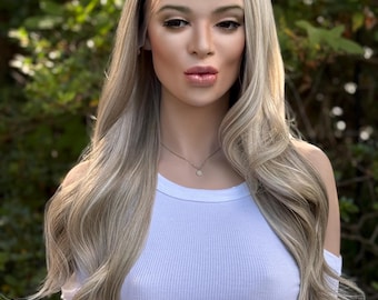 Peruka DENALI z mieszanki włosów ludzkich z koronką z przodu | Waniliowy popielaty blond | Ręcznie wiązana koronka na górze