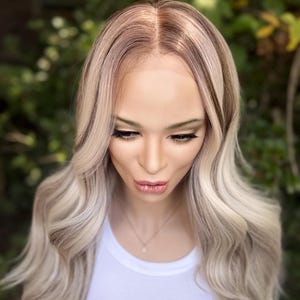 IJsblonde rokerige balayage-pruik met kant, lang haar, gezichtskaderlagen, mengsel van echt haar, 24-26 inch afbeelding 2
