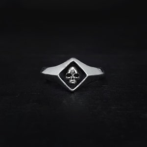 Petit Skull Signet Ring Sterling Silver gothic Remains Jewelry