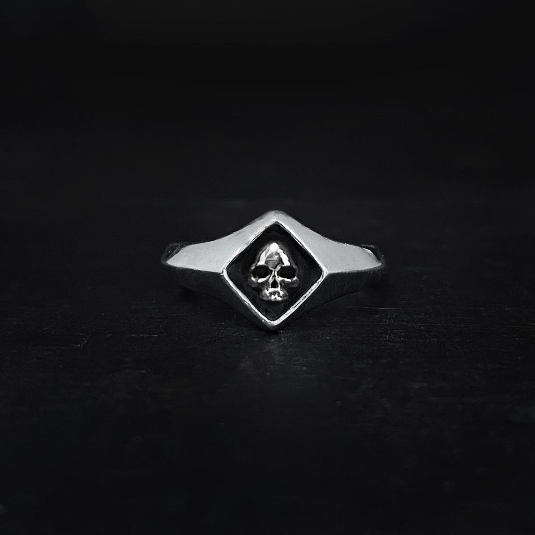Petit Skull Signet Ring Sterling Silver Gothic Remains Jewelry - Etsy