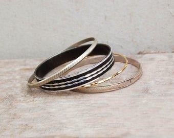 Conjunto de 4 pulseras de brazaletes de pila vintage brazaletes, brazaletes apilables de los años 80, joyería Hip Hop de los 90, pulseras de apilamiento de accesorios para las mujeres