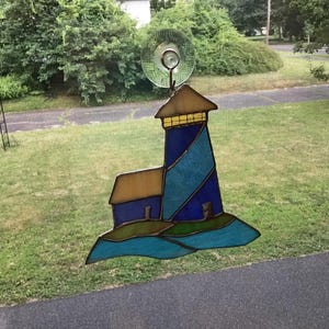 A stained glass lighthouse with vibrant colors | Premium AI-generated image