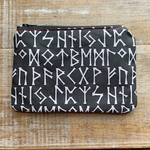 Monedero con runas de Futhark, monedero con alfabeto rúnico, monedero negro, billetera nórdica, portadocumentos, bolsa de tela, estuche con cremallera con runas, regalo vikingo