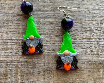 ノームイヤリング 粘土ノームイヤリング グリーンハロウィンイヤリング かわいいコテージコアハロウィンノームダングルパンプキンクリップオンイヤリング イヤーハンガー