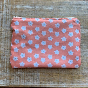 Retro Mod Wallet Purse Flower Power Mod Keychain Bag Coin Purse Cosmetic Bag Retro Flower Daisy Wallet ID Holder Fabric Wallet Flower Orange