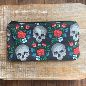 Bolso de cartera de cráneo negro bolso de monedero floral bolso gótico con cremallera bolsa de tela bolsa de tela cráneo retro bolsa de cremallera regalo gótico