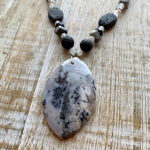 Ädelstensspöke halsband diffusorsten sidensten vit opal lavasten pärlhalsband svart ädelsten bohemisk grå gåva opal spöke