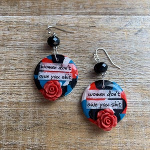 Frauen Don't Owe You Shit Rose Terrazzo Art Deco Polymer Clay Ohrringe Feminist Feminismus Rot Schwarz Ohrringe Clip auf Ohrringe Ohrhänger