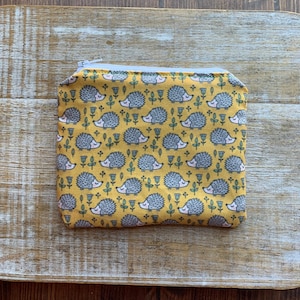Cartera con forma de erizo, bolsa con cremallera, bolsa de maquillaje, bolsa minimalista, bolsa de cosméticos con forma de erizo, bolsa amarilla con forma de erizo, bolsa de tela con forma de erizo, bolsa de maquillaje