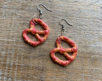 Pendientes de pretzel blandos Kidcore Carnival Pretzel Mall Pretzel Miniature Pretzel Foodie Pretzel salado Lover Clip en pendientes de túnel Gaugr