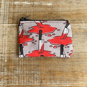 Bolsa para moedas True Crime AS-IS Bolsa para Halloween Bolsa para moedas Carteira preta Killer Porta-identidade Bolsa de tecido Bolsa com zíper para faca sangrenta Bolsa de terror