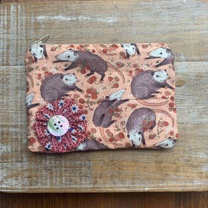 Monedero con llavero de zarigüeya, monedero de zarigüeya, monedero de basura, tarjetero de identificación, billetera de tela, bolso con cremallera de zarigüeya Kidcore, linda zarigüeya