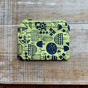 Mushroom Coin Purse Cottagecore Bag Coin Purse Mushrooms Zippered Pouch ID Holder Coin Bag Zipper Hippie Cottagecore Zipper Pouch