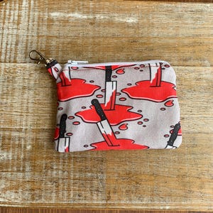 Bolsa para moedas True Crime Bolsa para Halloween Bolsa para moedas Carteira preta Killer Porta-identidade Bolsa de tecido Bolsa com zíper para faca sangrenta Bolsa para presente de terror