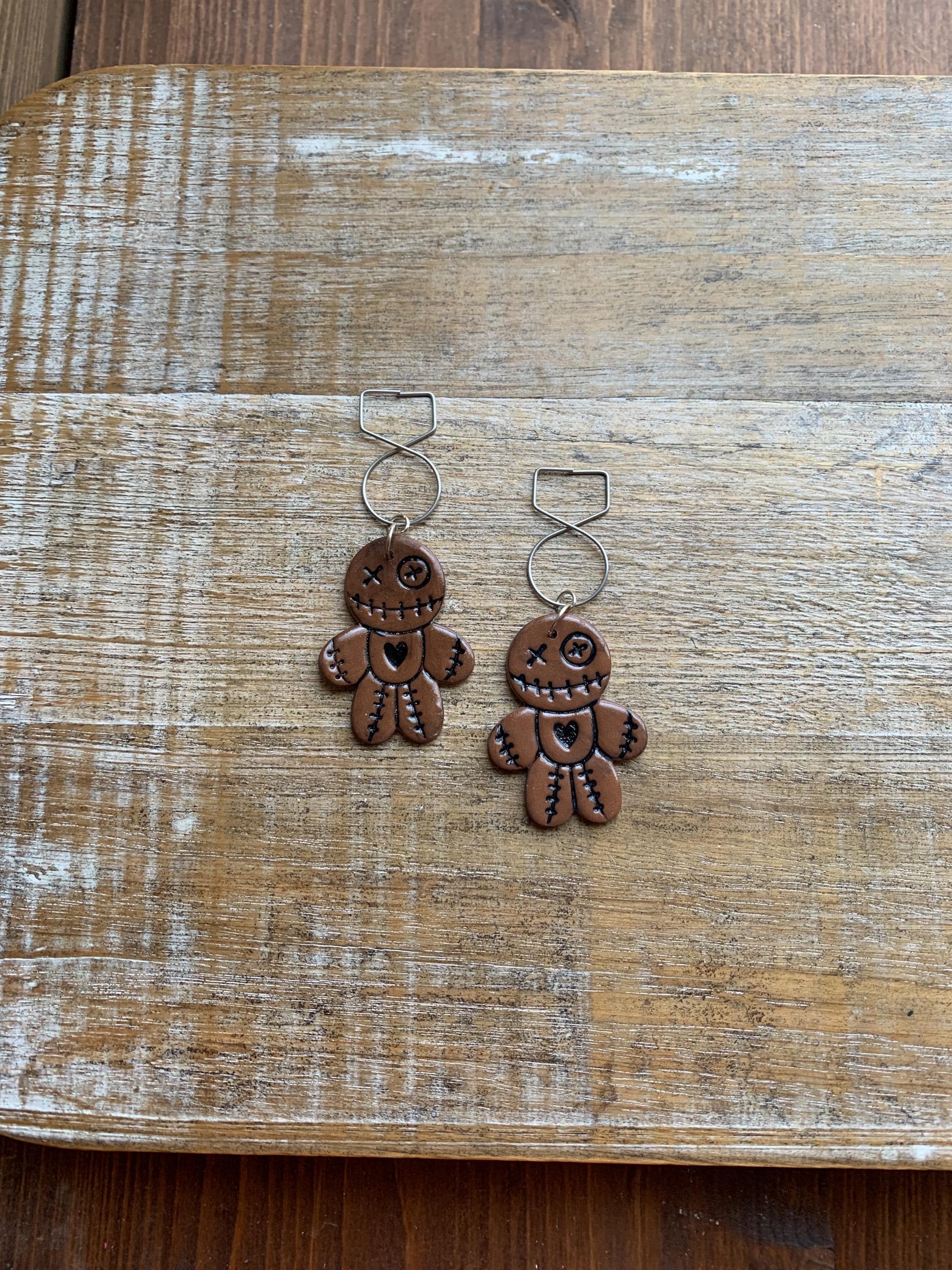 Hangoorbellen tunneloorbellen voodoo-pop Leuke halloween voodoo-pop  oorgewichten Spooky schattige oorhangers Klei-popmeters clipoorbellen -  Etsy België, image size:2250x3000