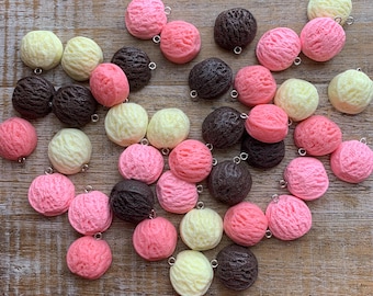 Lotto di 40 ciondoli a forma di cucchiaio per gelato Destash Lotto di ciondoli Kawaii Flatback Cabochon in resina Decoden Ciondoli a forma di gelato alla fragola, cioccolato e vaniglia