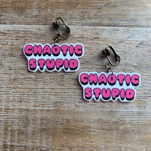 Pendientes de clip estúpidos y caóticos Pendientes estúpidos con letras de burbujas de Kidcore Pesos para las orejas Perchas para las orejas divertidas y rosas Pendientes de clip estúpidos y caóticos