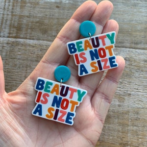 Brincos de beleza não é um tamanho Saúde mental Amor próprio milenar Saúde mental Presente Beleza está no interior Brincos de acrílico