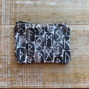 Monedero con runas de Futhark, monedero con alfabeto rúnico, monedero negro, billetera nórdica, portadocumentos, bolsa de tela, estuche con cremallera con runas, regalo vikingo