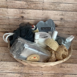 Men’s Bath Gift Basket Pampering Bath Soap Lip Balm Bath Gift Basket Set Body Butter Face Mask Loofah Scrubs Mens Fathers Day Gift Bath Set