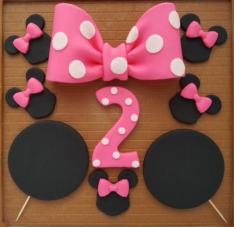 Edible Bow and Minnie Mouse Ear Cake TopperMinnie Bow