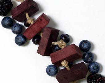 Black & Blue Fling - Fruit Flavored Chew Toy for Rabbits, Guinea Pigs, Gerbils, Hamsters, Chinchillas, Rats, Mice and Birds
