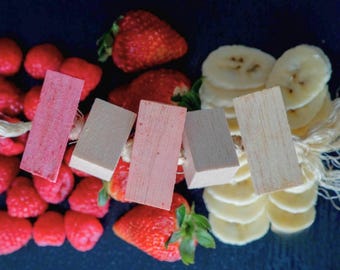 Juguete masticable con sabor a fruta Berry Balsa Fling para conejos, cobayas, jerbos, hámsteres, chinchillas, ratas, ratones y pájaros.