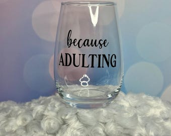 Porque la copa de vino para adultos es una copa de vino sin tallo.